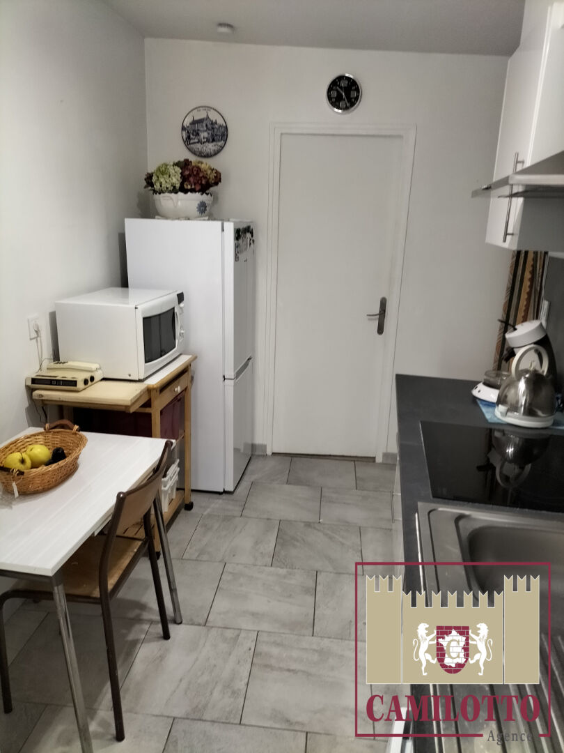 Photo NOGENT LE ROI APPARTEMENT F2 EN CENTRE VILLE image 4/6