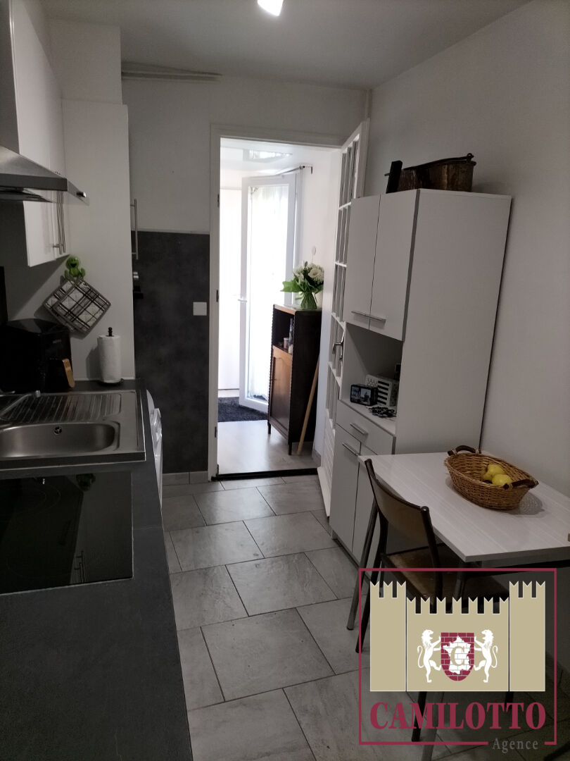 Photo NOGENT LE ROI APPARTEMENT F2 EN CENTRE VILLE image 5/6