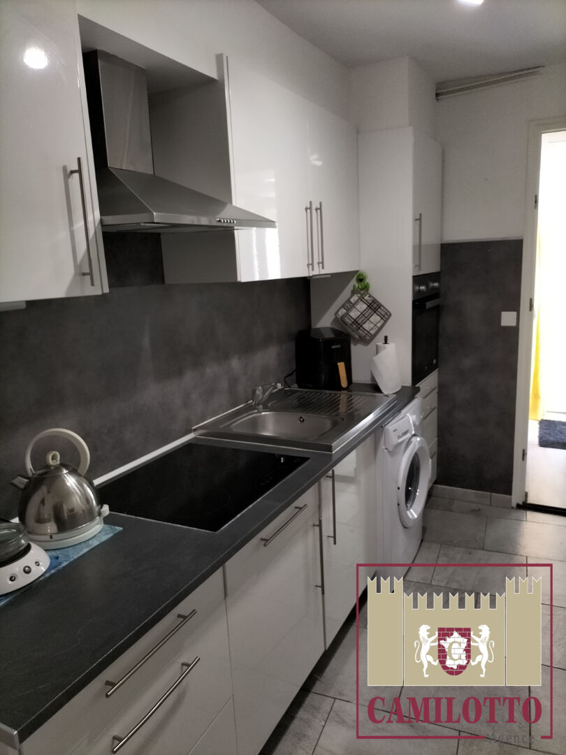 Photo NOGENT LE ROI APPARTEMENT F2 EN CENTRE VILLE image 6/6