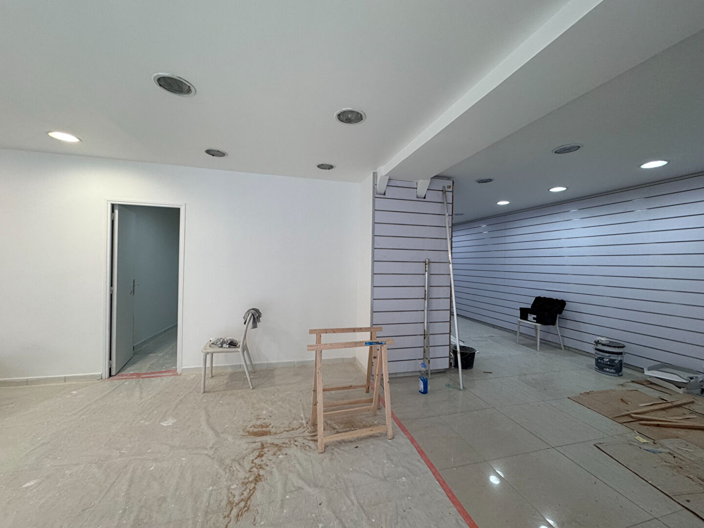 Photo mairie du 10ème -  boutique 68 M2 avec 9 m de linéaire image 5/6