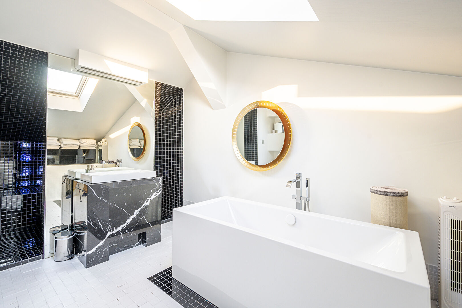 Photo Paris 10ème - LOFT au dernier étage / 4 pièce(s) 160 m2 image 5/6