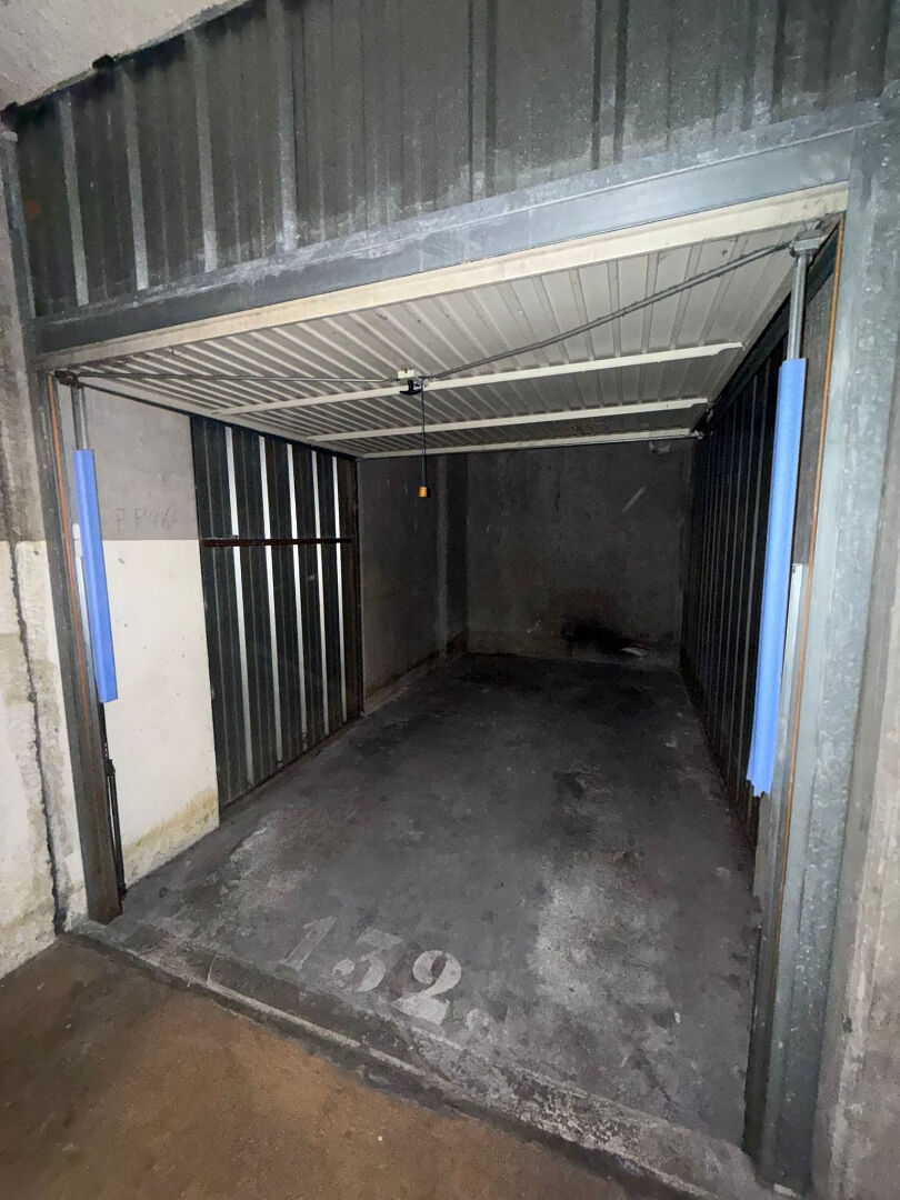 Photo Box 42 rue de l'Aqueduc Paris 10 image 1/6