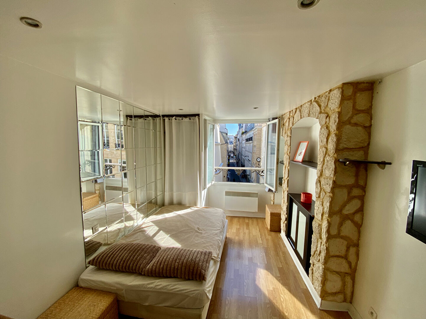 Photo Studio lumineux et calme en plein coeur de Paris image 1/5