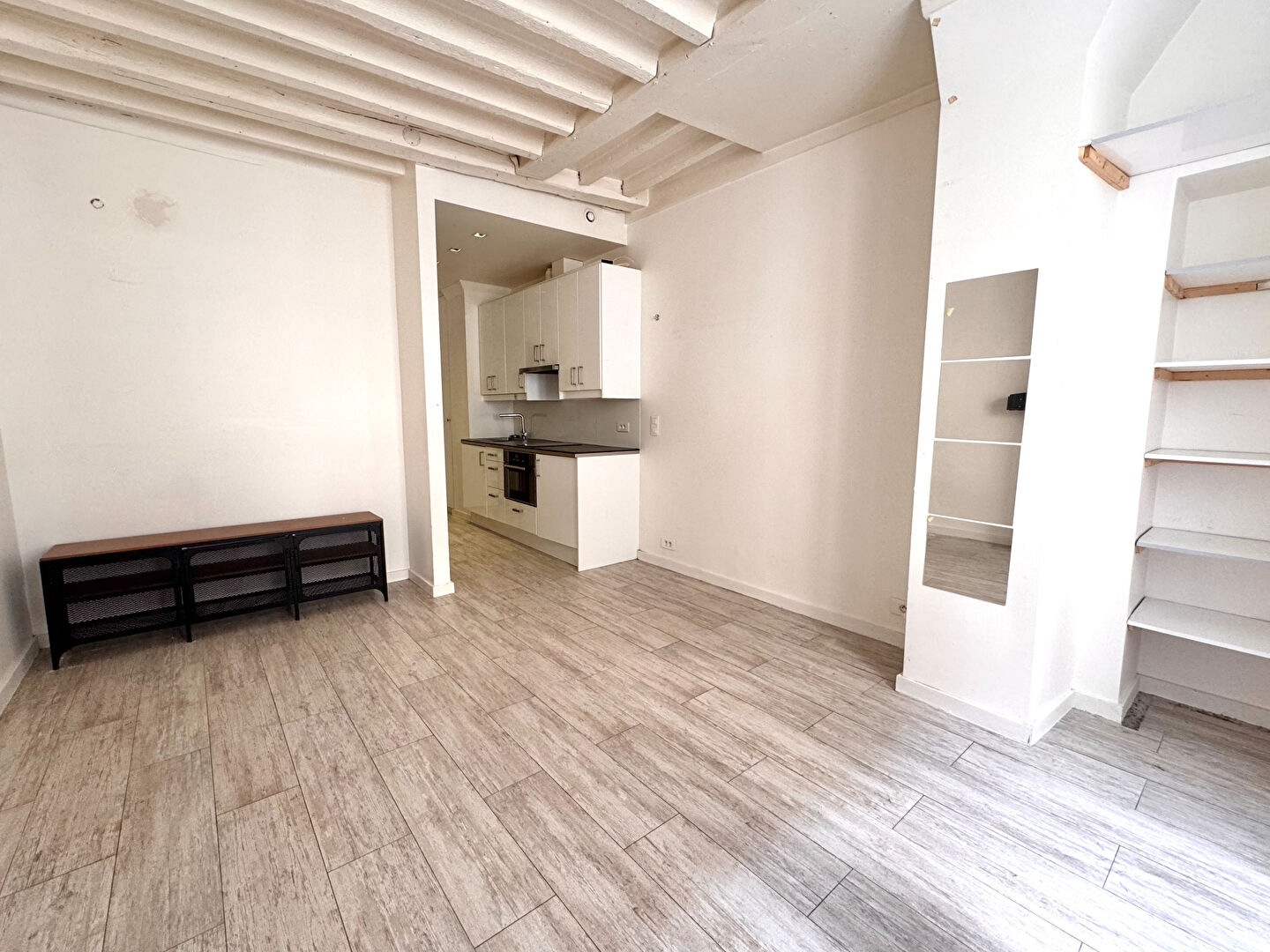 Photo PARIS 8ÈME - STUDIO - À VENDRE image 2/6