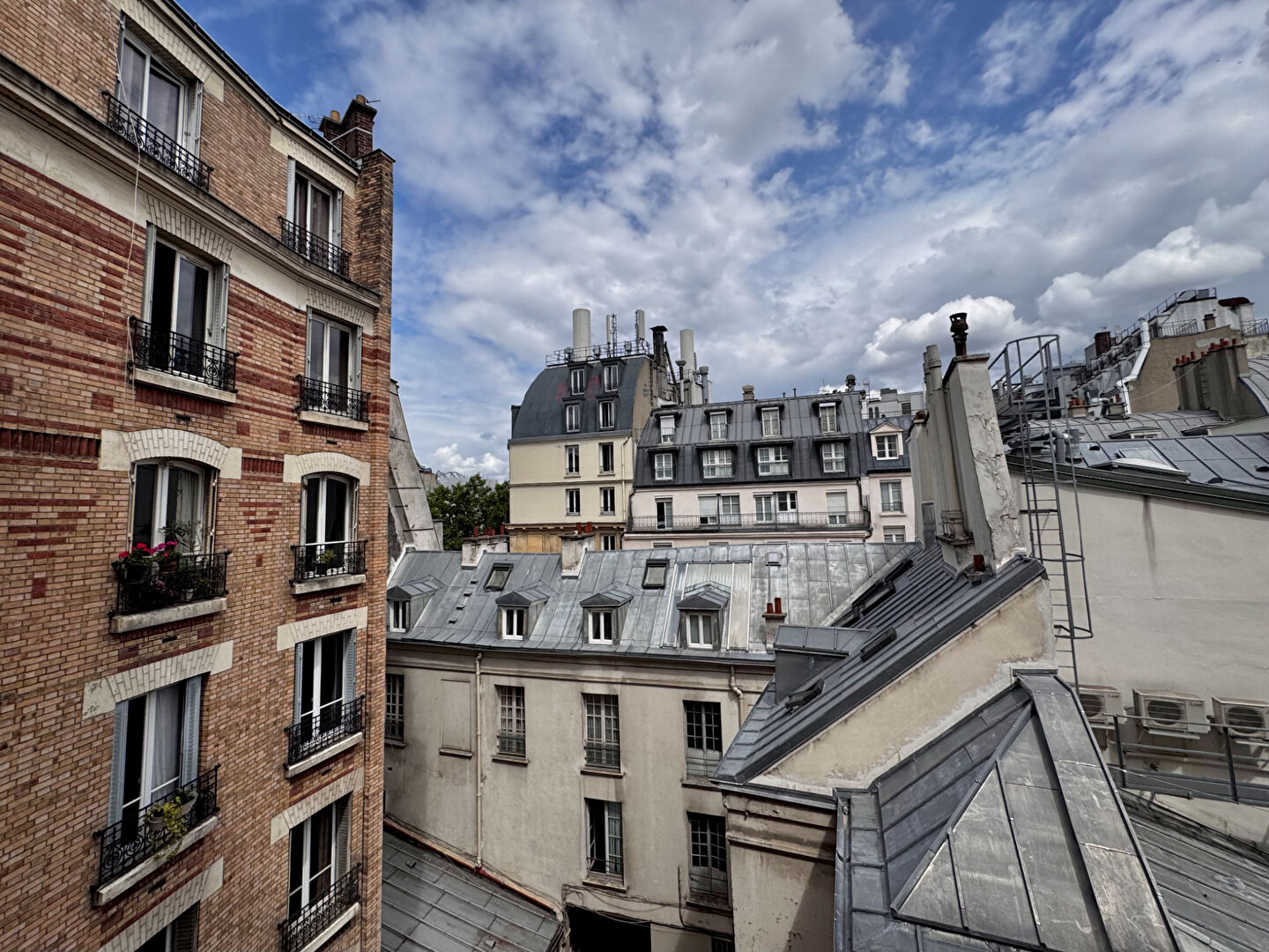 Photo Paris 10ème, Gare de l'Est - appartement 2/3 pièces à rénover image 2/6