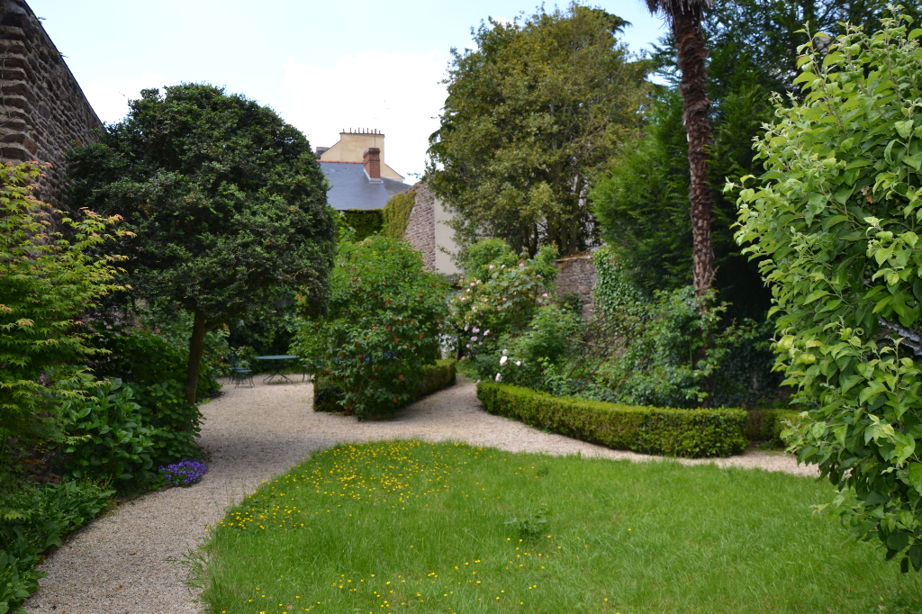 Rennes centre ville - Hôtel particulier et son charmant ...
