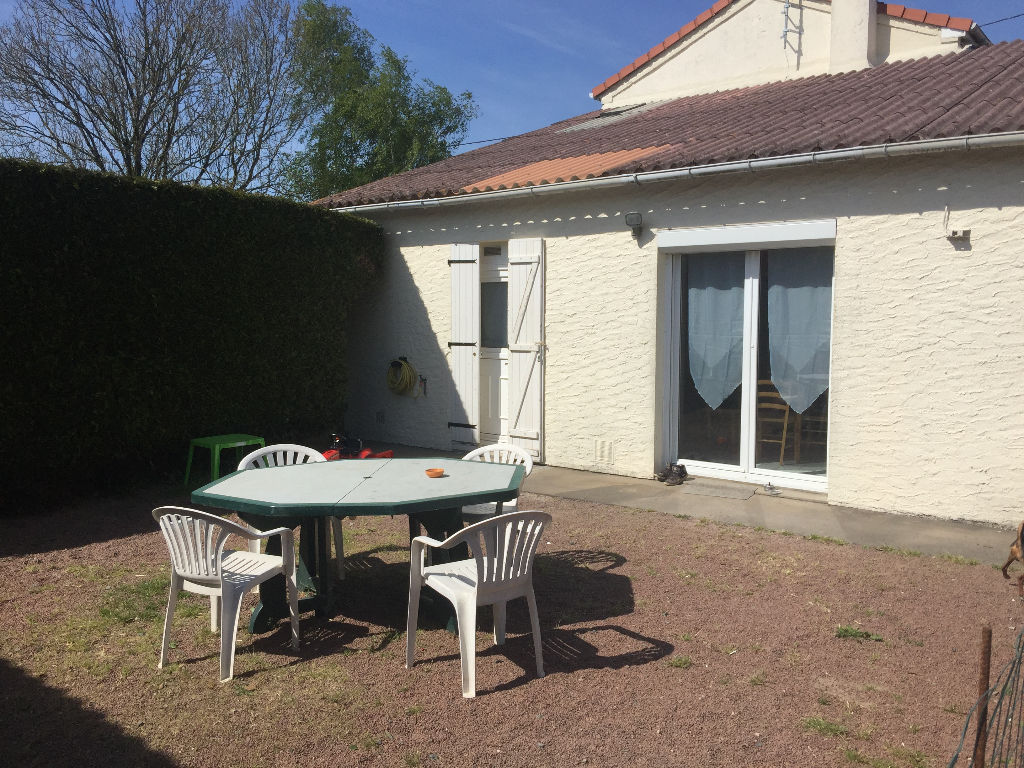 LA CHAPELLE ST LAURENT Beau potentiel ! La ChapelleSaintLaurent 79430