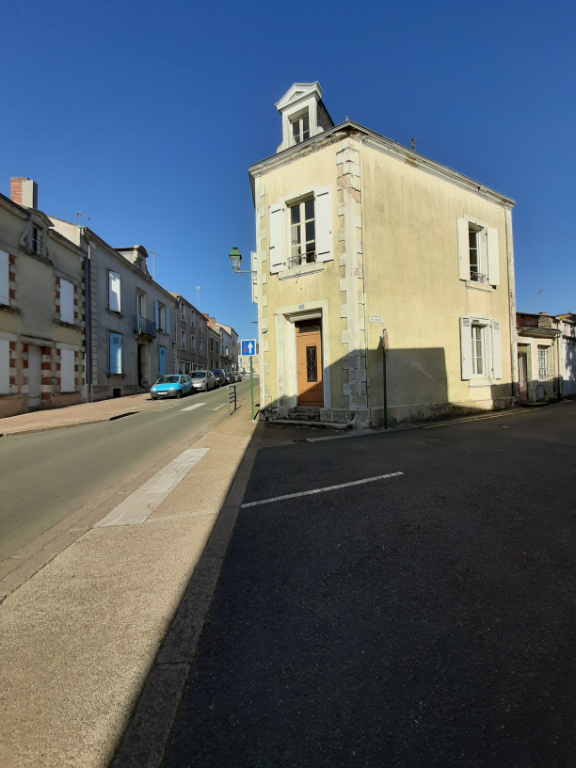 CENTRE VILLE DE STE HERMINE MAISON DE 113M2 SainteHermine 85210