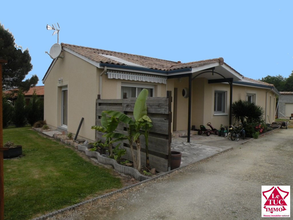 SAINT CIERS/GIRONDE Maison 140 m² 4 chbres sur 997 m² SaintCierssurGironde 33820 SAINT CIERS/GIRONDE Maison 140 m² 4 chbres sur 997 m² SaintCierssurGironde 33820