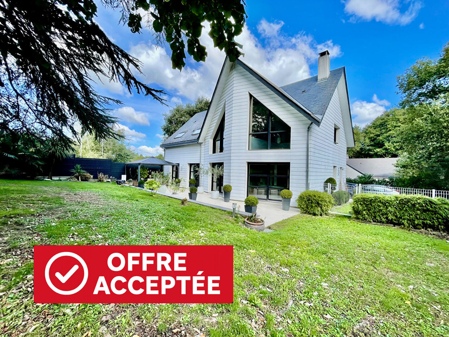 MAISON D'ARCHITECTE - 180M² - 1000M² PARCELLE - 4/5 CHAMBRES + BUREAU - BOURG