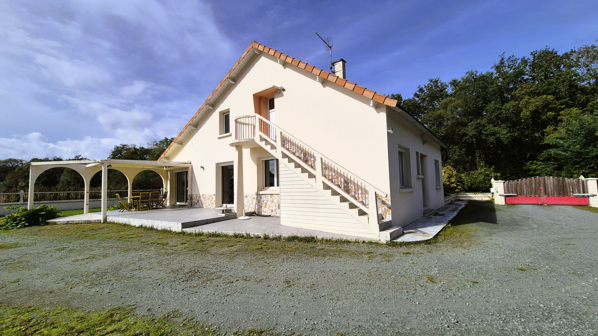 À vendre - Maison familiale de 178 m² avec terrain de 11 930 m² avec étang - Porte de SAUTRON