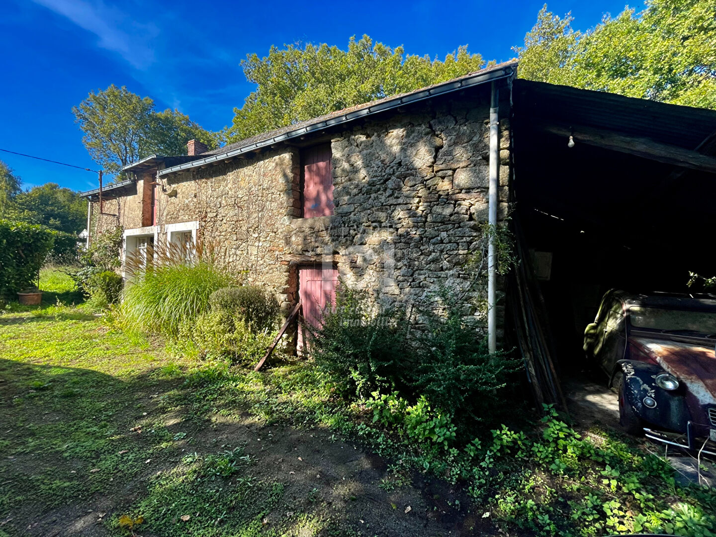 LONGERE - 100M² - A RENOVER - 1400M²