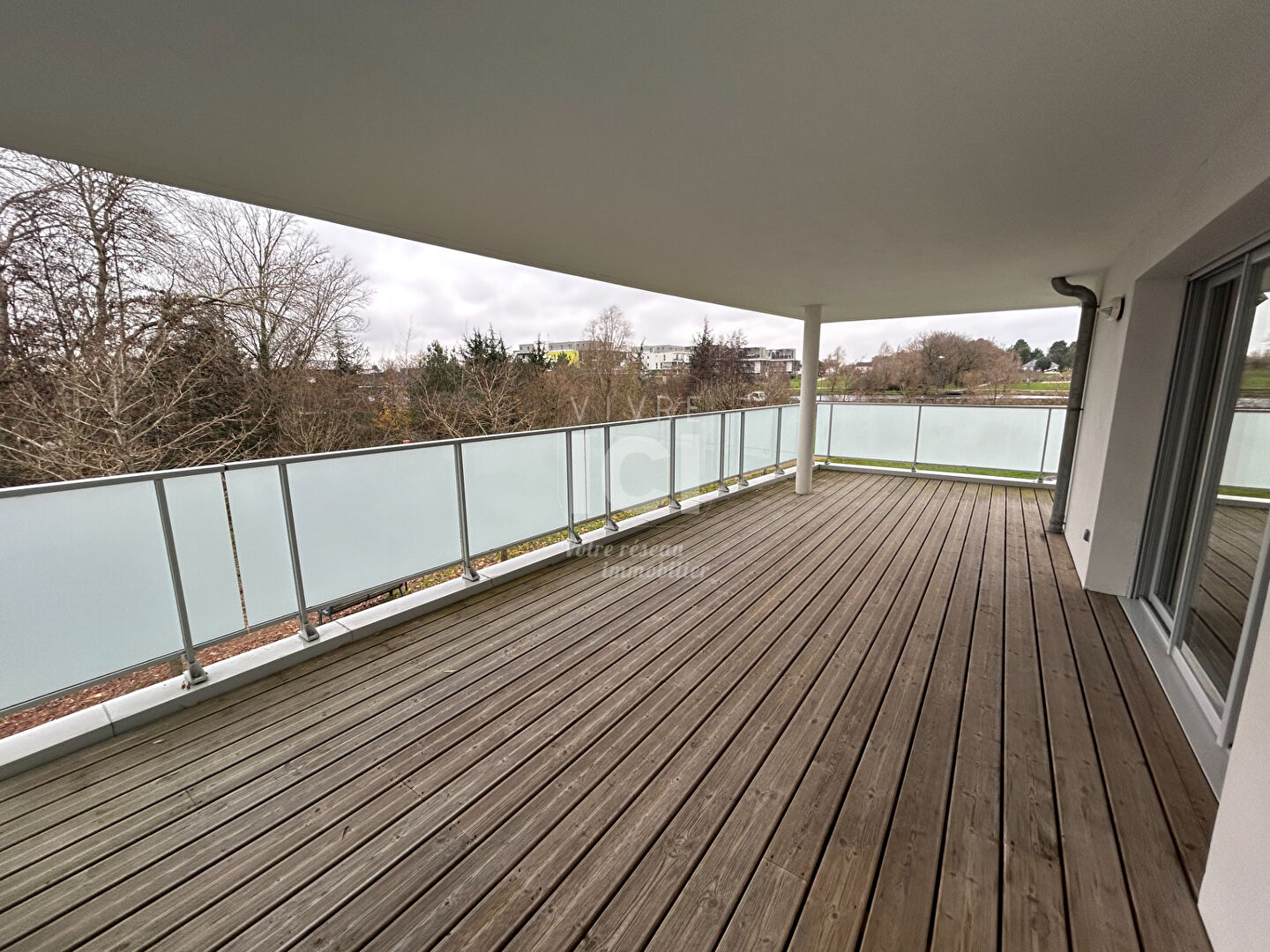 A louer Appartement 3 pièces de 65 m² avec grande Terrasse de 48 m² + deux places de stationnements privative -Sainte Luce Sur Loire