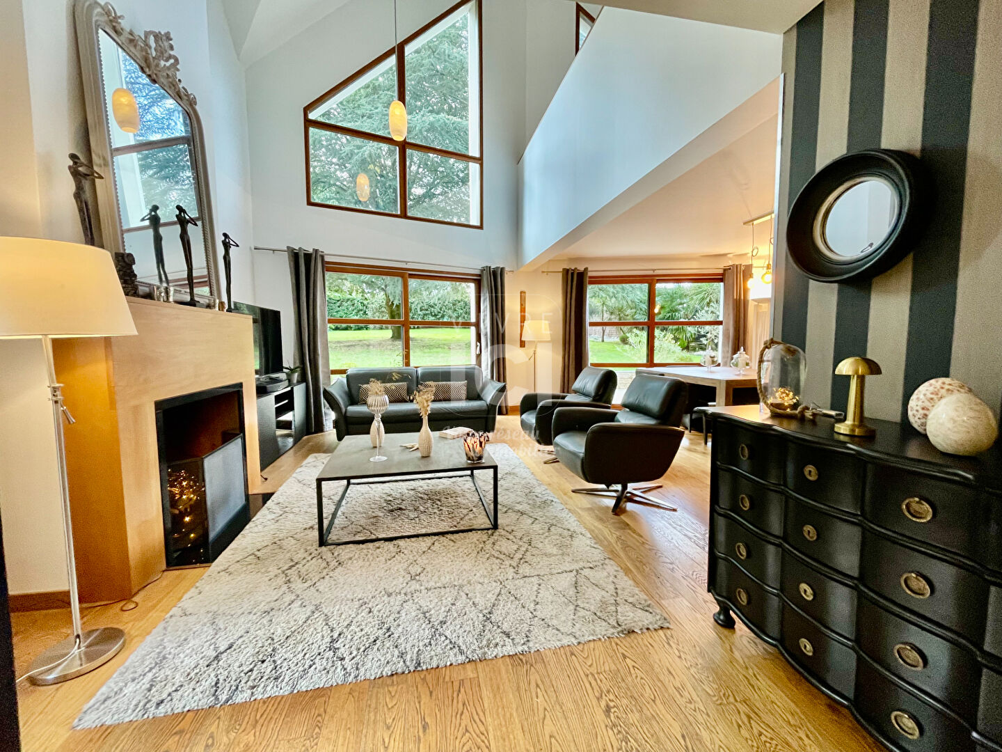 MAISON D'ARCHITECTE - 180M² - 1000M² PARCELLE - 4/5 CHAMBRES + BUREAU - BOURG