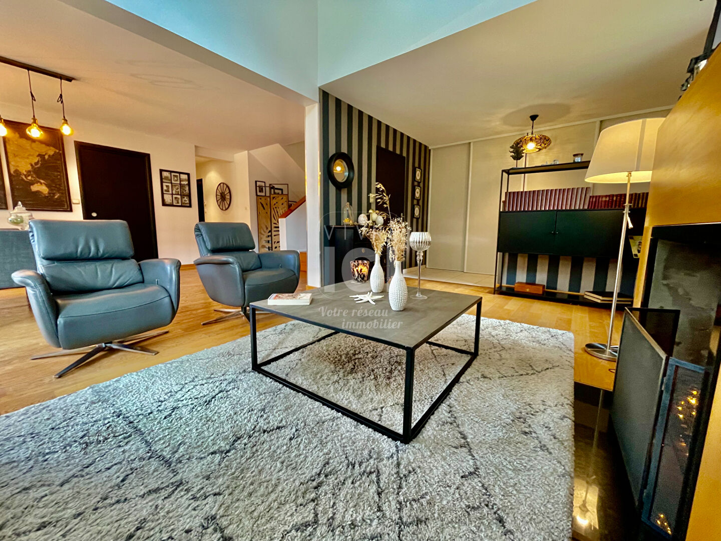 Photo MAISON D'ARCHITECTE - 180M² - 1000M² PARCELLE - 4/5 CHAMBRES + BUREAU - BOURG image 4/6