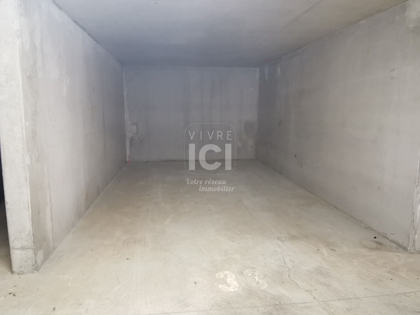 Photo Place de parking / stationnement sécurisée à Sautron  plein centre ville 17.86 m2 image 3/5