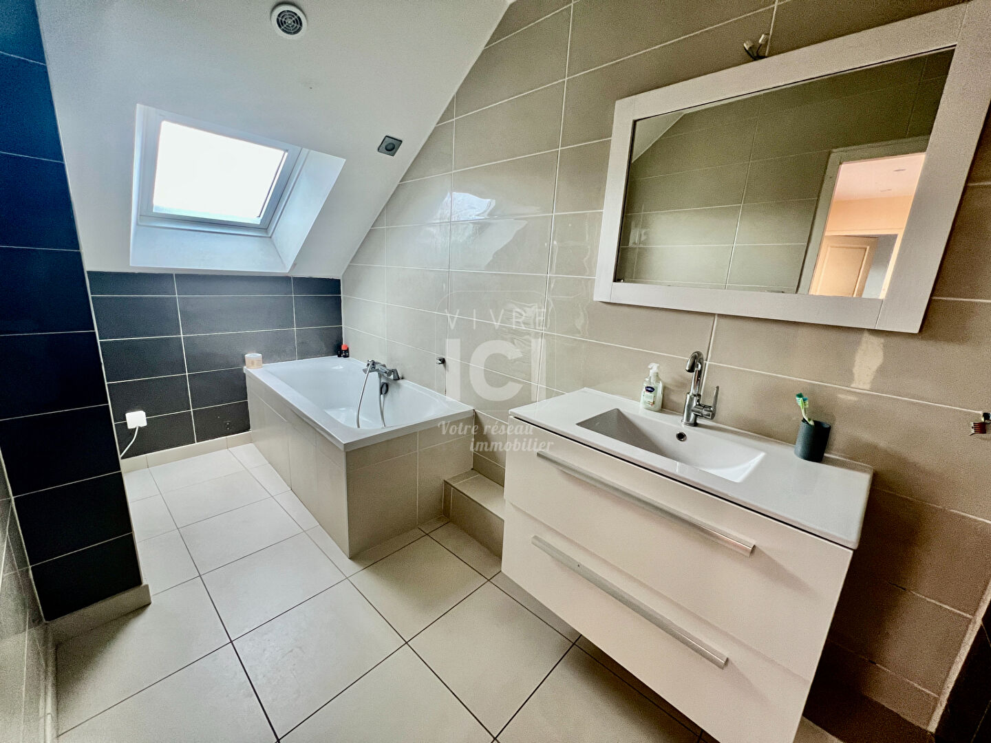 Photo MAISON - 140M² - PERRIERE - 4CHAMBRES image 3/6