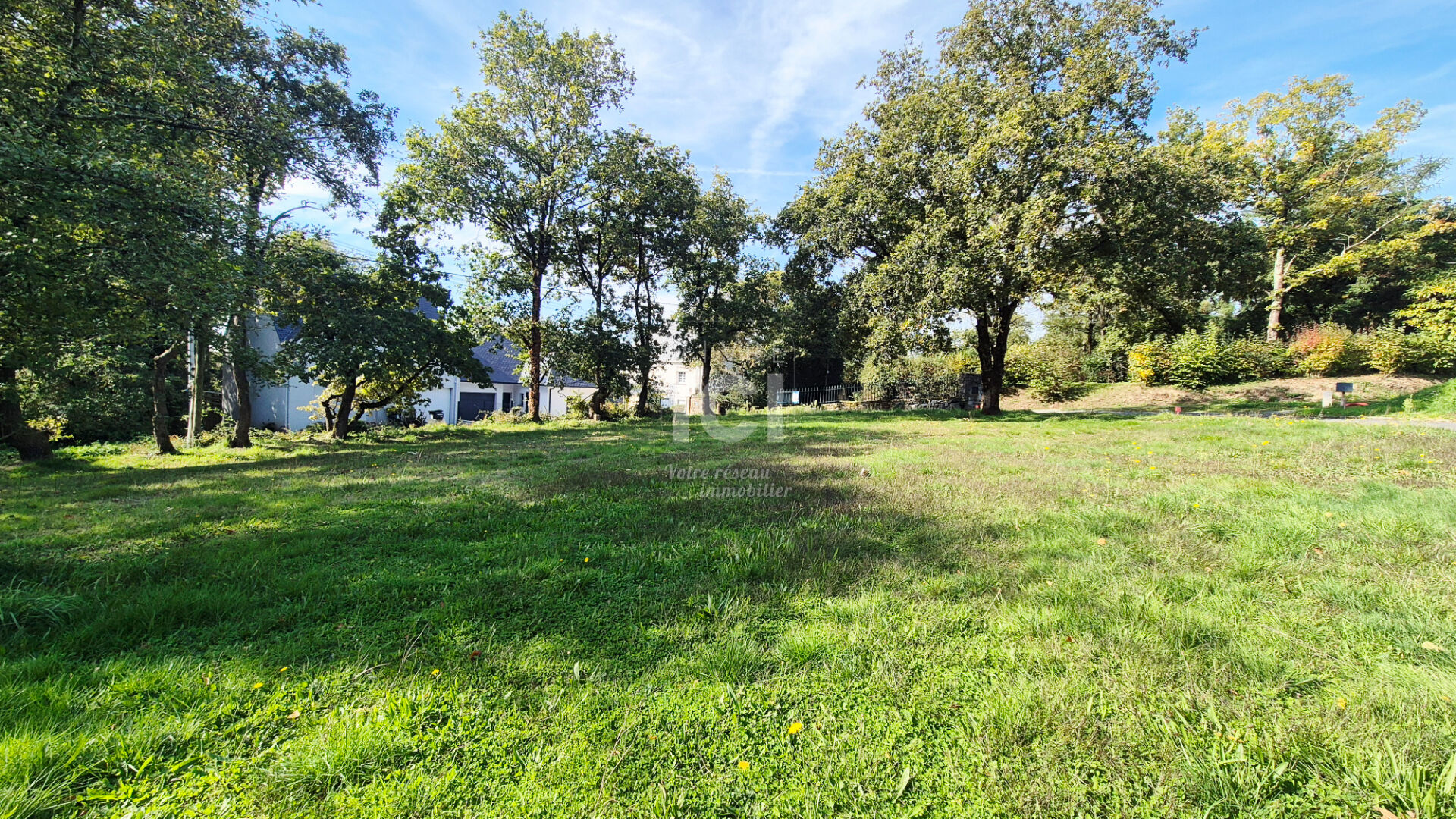 Photo À Vendre - Terrain viabilisé 600m² à Saint-Étienne-de-Montluc image 2/2