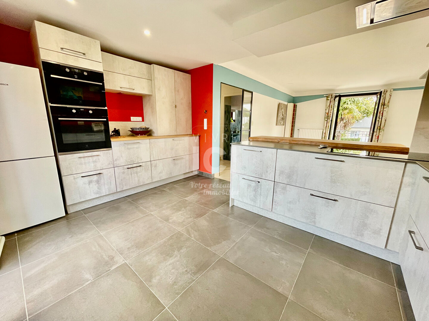 Photo MAISON - 157M² - 4 CHAMBRES - GARAGES - COMBES AMENAGEABLES - GERGAUDIERE image 4/6