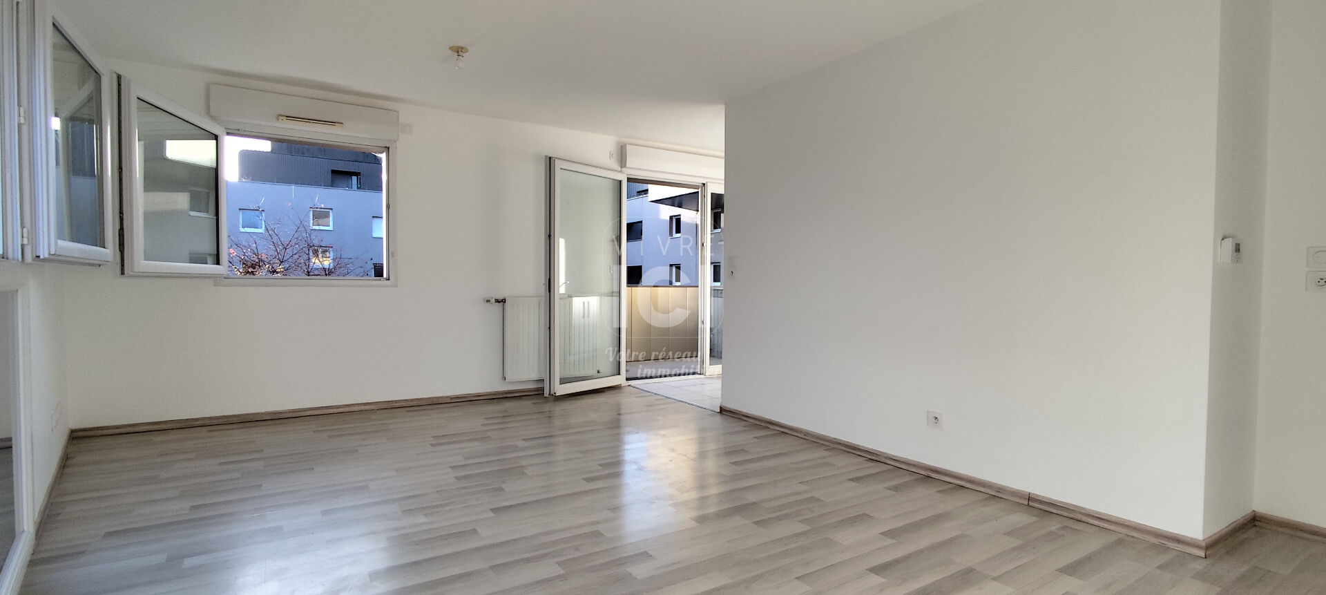 Photo A VENDRE ! Bel appartement Lumineux de 64 m2, 2 chambres, au coeur du Bourg d'Orvault. image 3/6