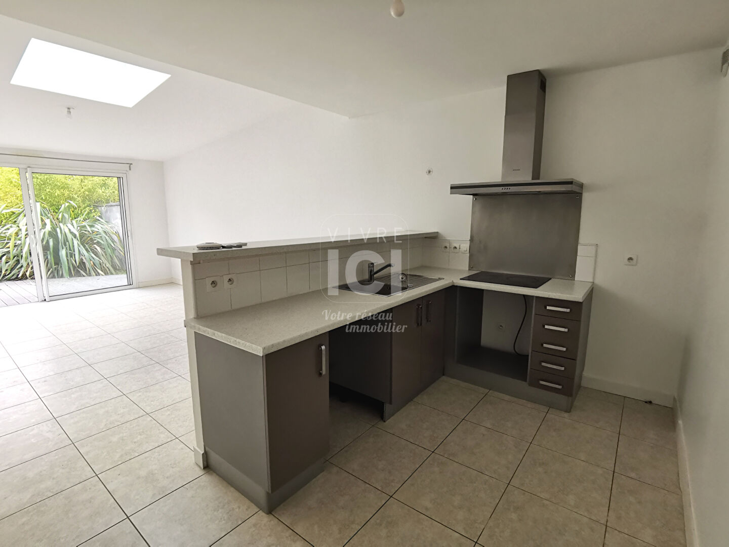 Photo A louer à ORVAULT PETIT CHANTILLY - Maison 121 m² 6 pièces principales avec jardin et garage image 2/6