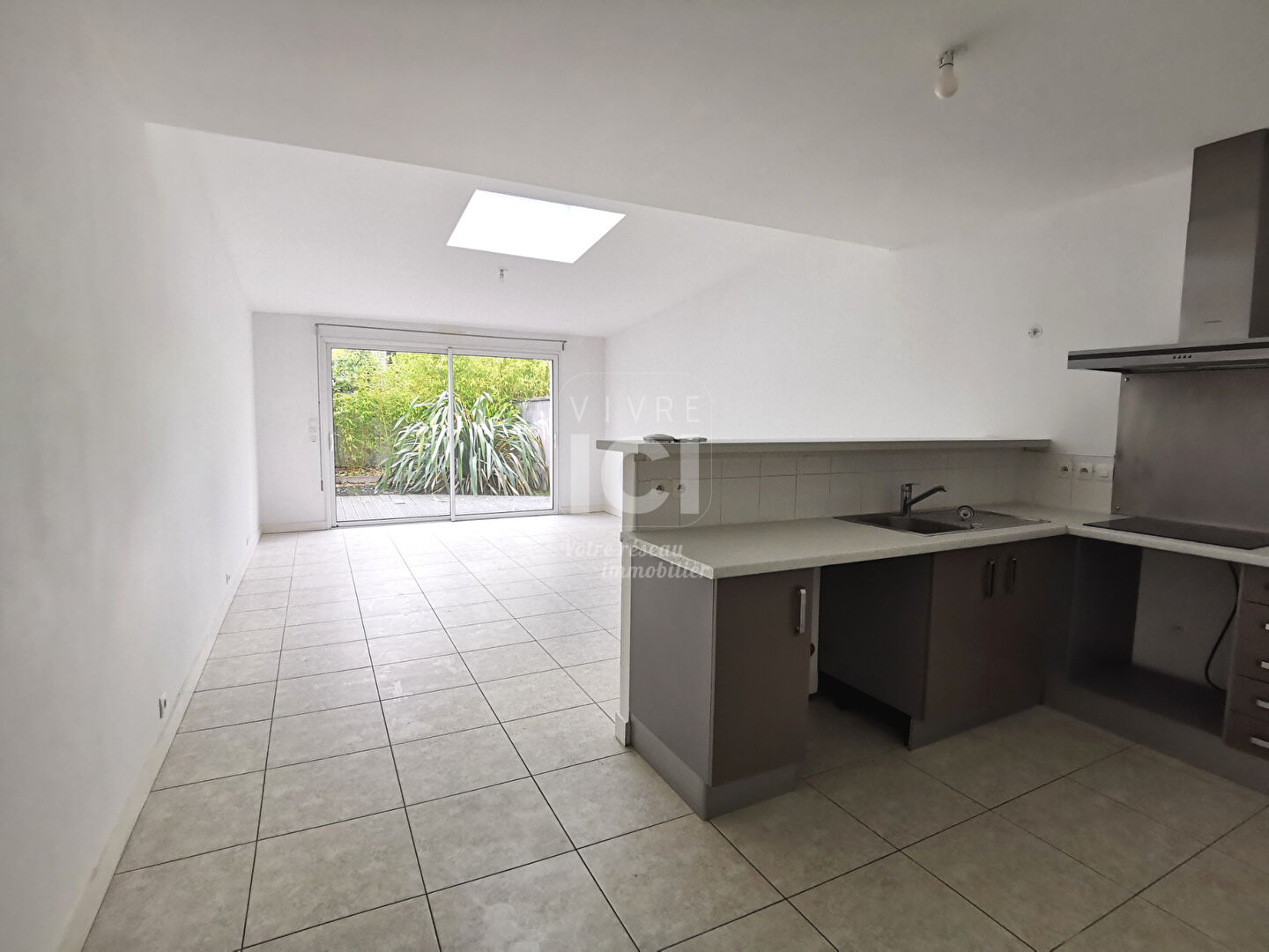 Photo A louer à ORVAULT PETIT CHANTILLY - Maison 121 m² 6 pièces principales avec jardin et garage image 4/6