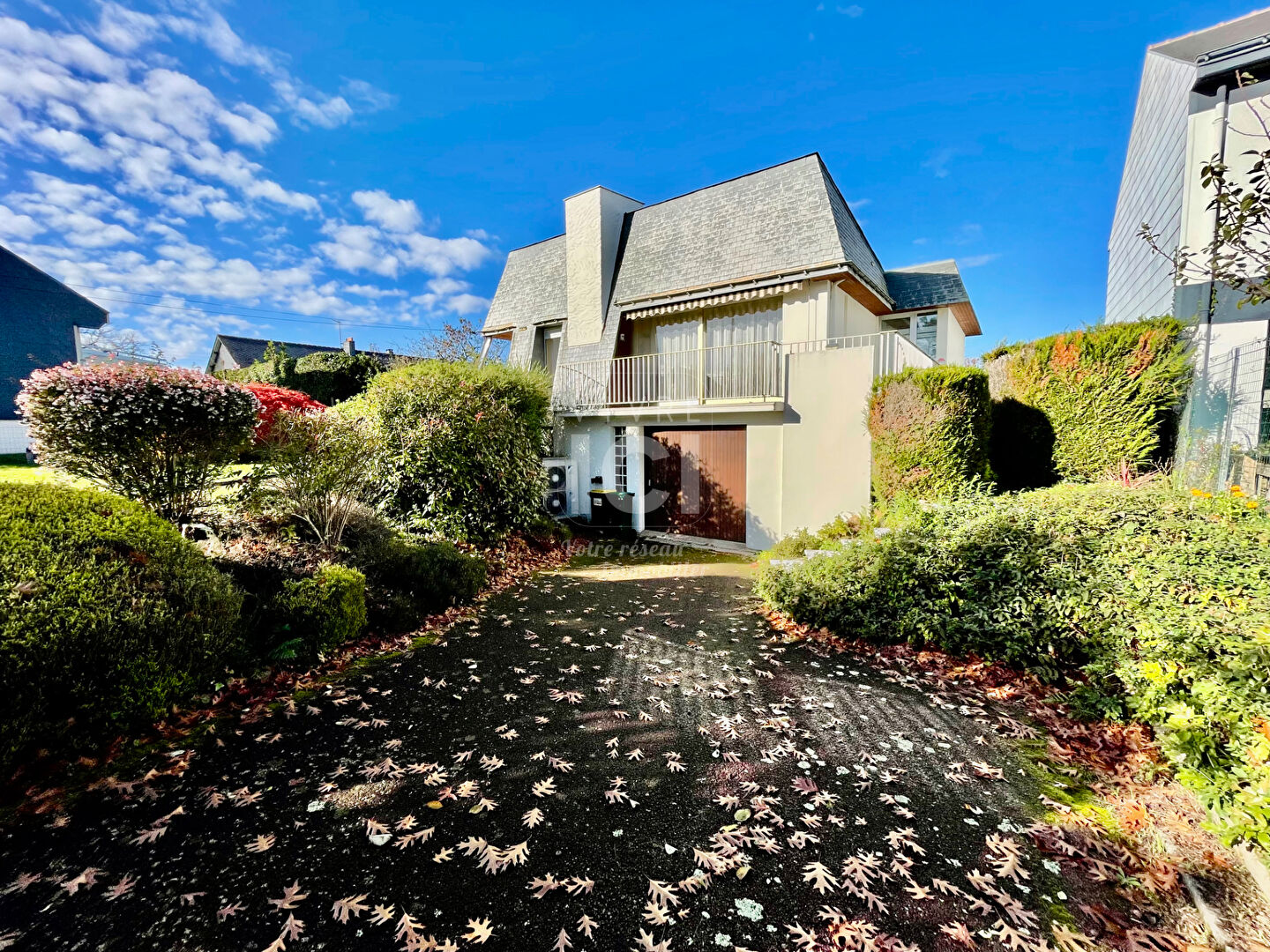 MAISON - LA CHAPELLE SUR ERDRE - 3 CHAMBRES BUREAU - GARAGE - CAVE 1000M² PARECELLE - LA CHAPELLE SUR ERDRE - BOURG