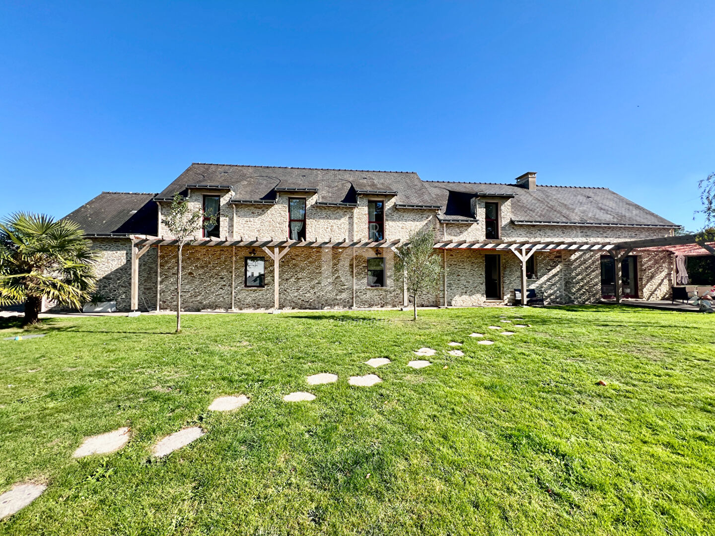 LONGERE DE CARACTERE - 5 CHAMBRES - 219 m2 - GRANDCHAMP DES FONTAINES