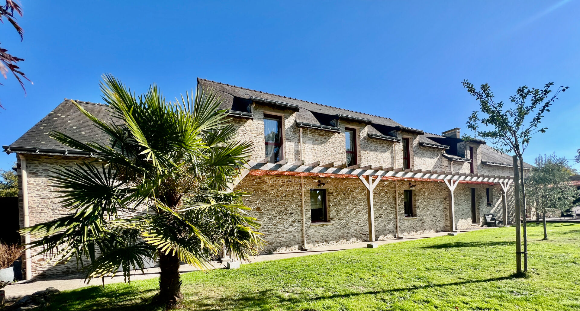 Photo LONGERE DE CARACTERE - 5 CHAMBRES - 219 m2 - GRANDCHAMP DES FONTAINES image 2/6