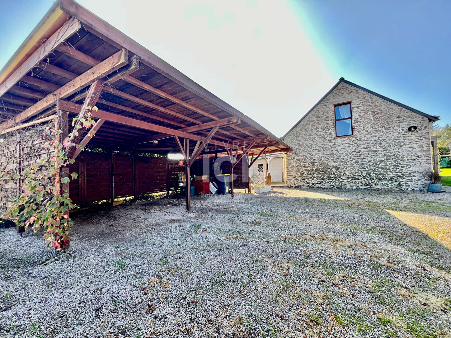 Photo LONGERE DE CARACTERE - 5 CHAMBRES - 219 m2 - GRANDCHAMP DES FONTAINES image 5/6