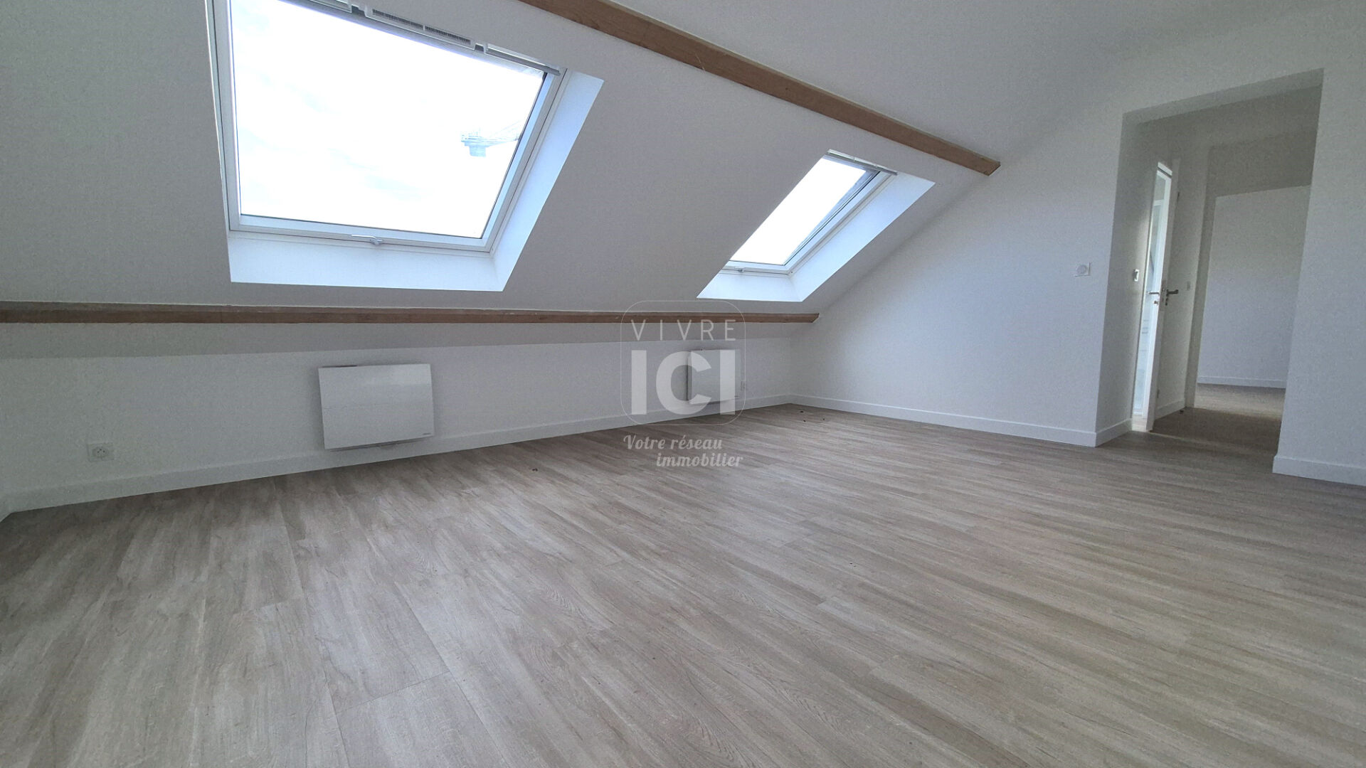 T2 rénové de 50m² au sol - Dernier étage - Parking privatif - Bourg de Sautron