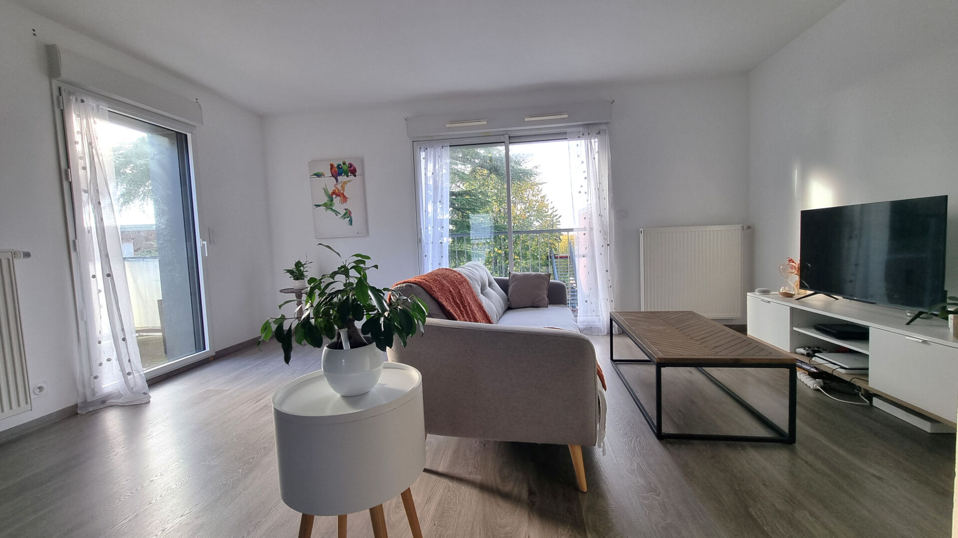 Beau T3 lumineux avec terrasse et 2 stationnements sécurisés