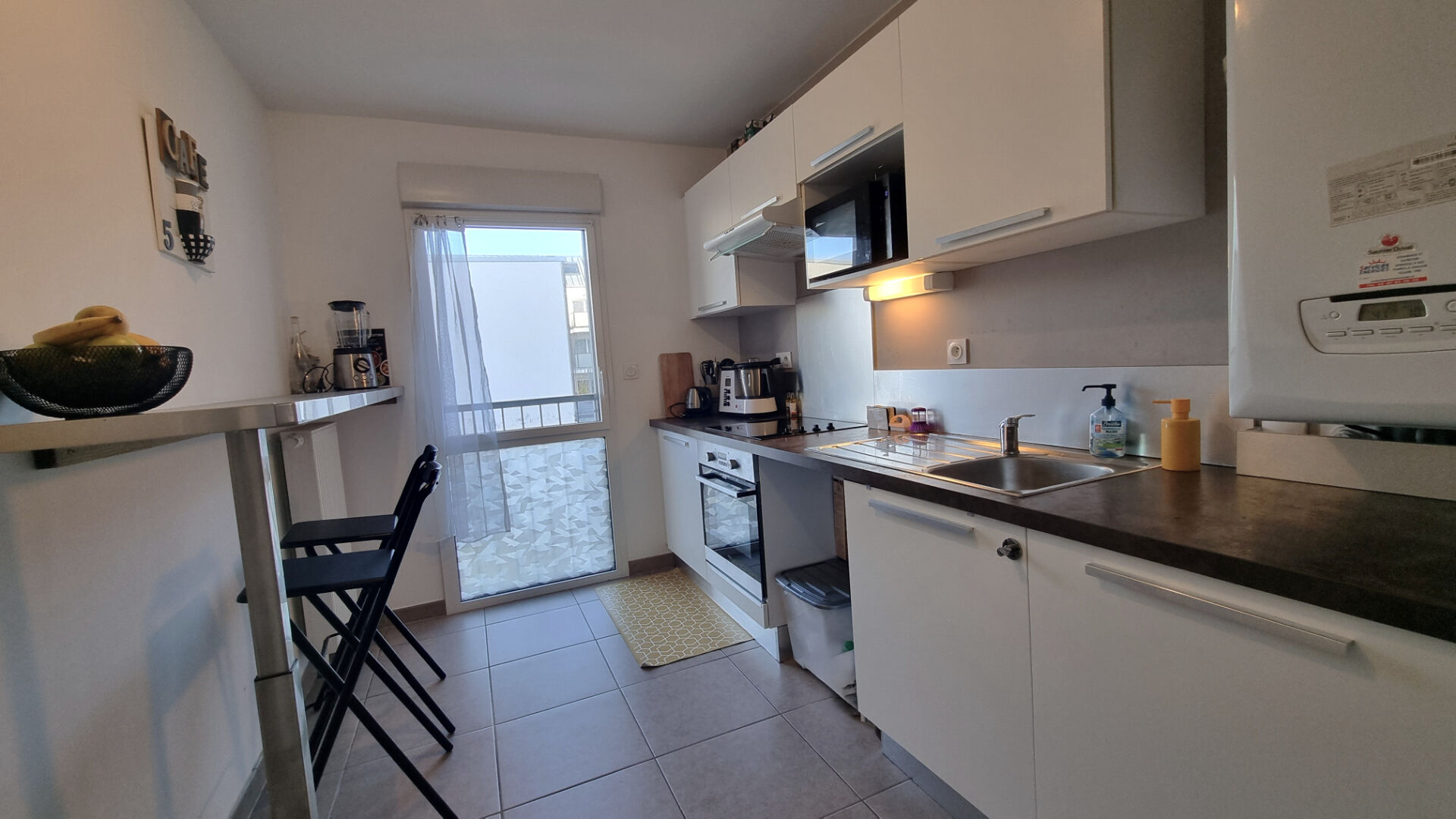 Photo Beau T3 lumineux avec terrasse et 2 stationnements sécurisés image 2/6