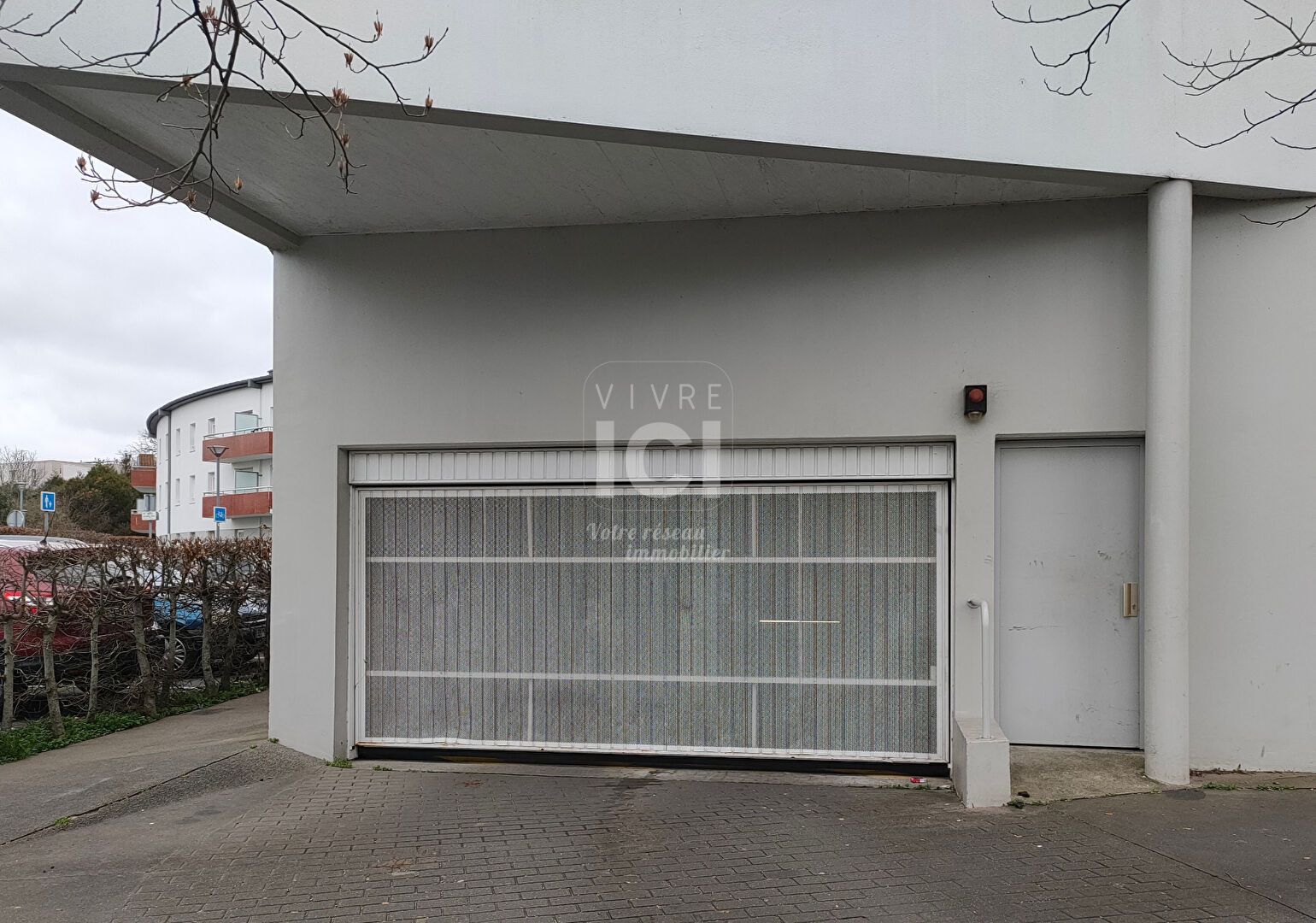 Photo NANTES proche ORVAULT - rue Albert Giacometti / BOX 14m² en sous-sol sécurisé image 4/4