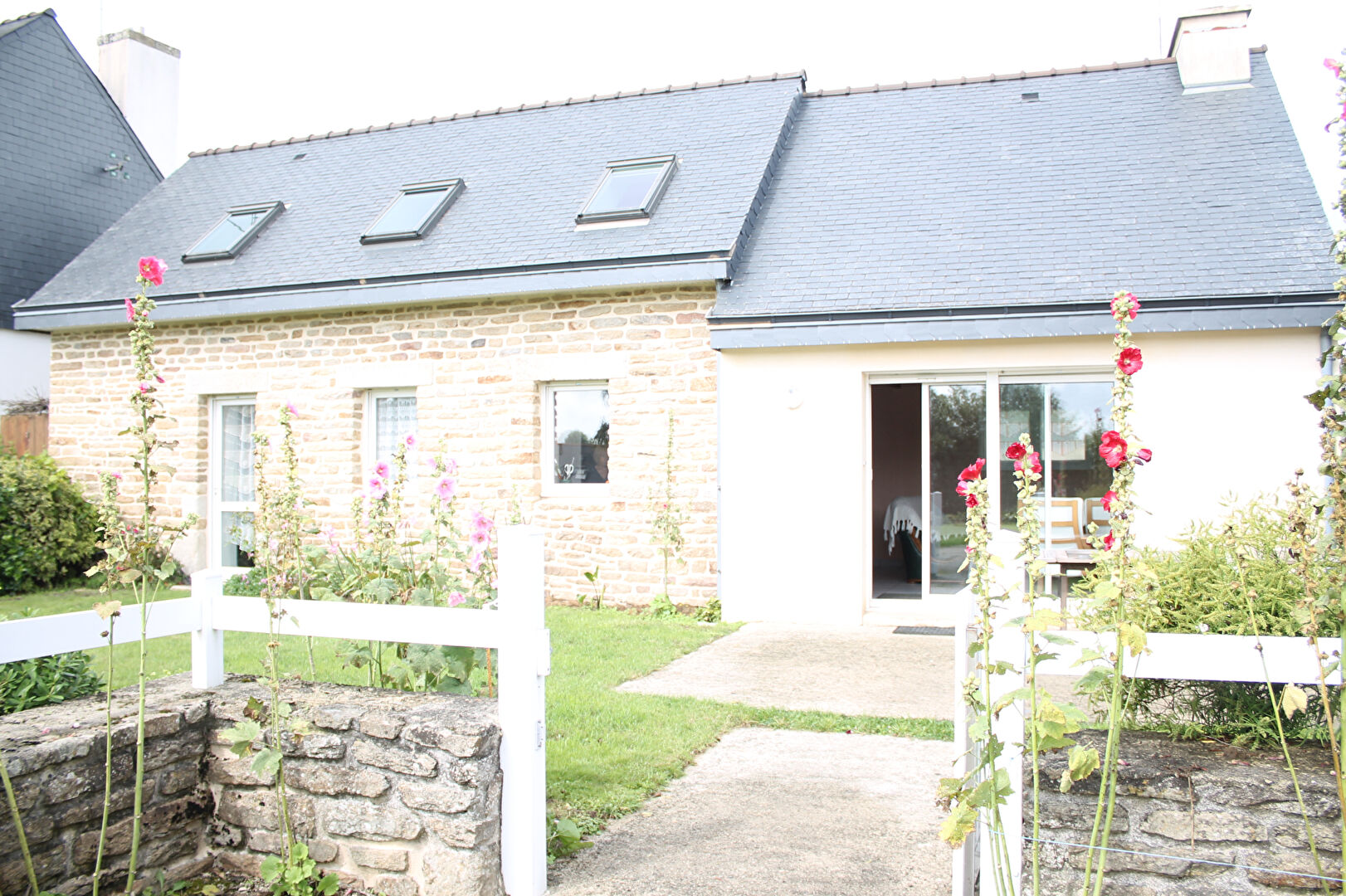À Vendre : Maison en Pierres Pleine de Charme à Saint-Yvi