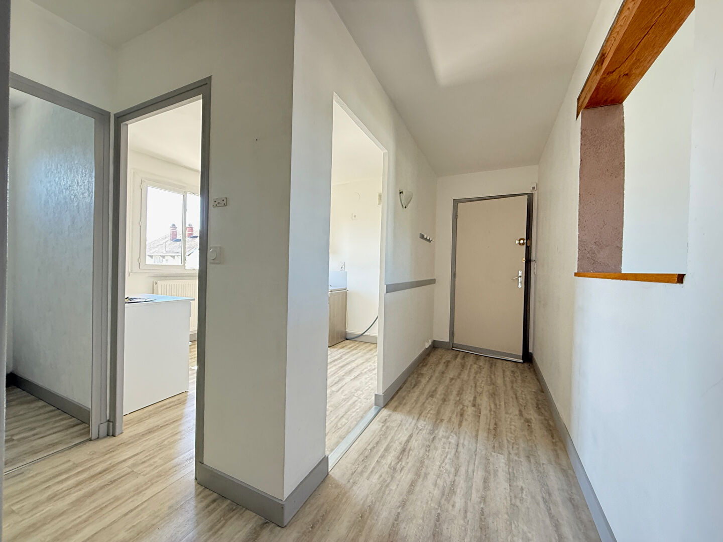 Photo Appartement Lons-Le-Saunier 68 m² / 3 pièces / 2 chambres / garage image 3/6