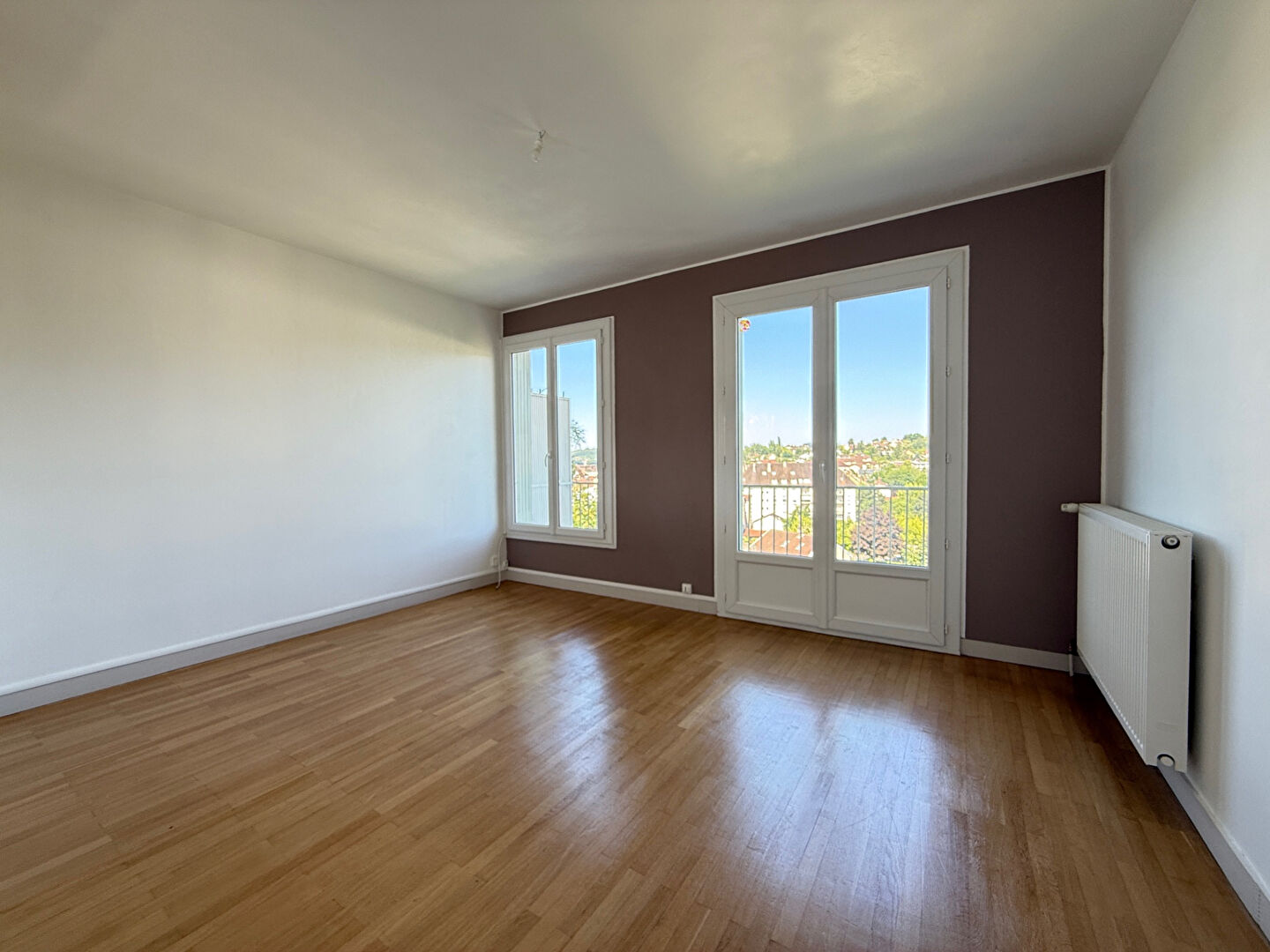 Photo Appartement Lons-Le-Saunier 68 m² / 3 pièces / 2 chambres / garage image 5/6