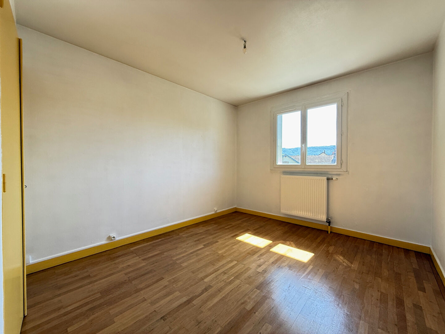 Photo Appartement Lons-Le-Saunier 68 m² / 3 pièces / 2 chambres / garage image 6/6