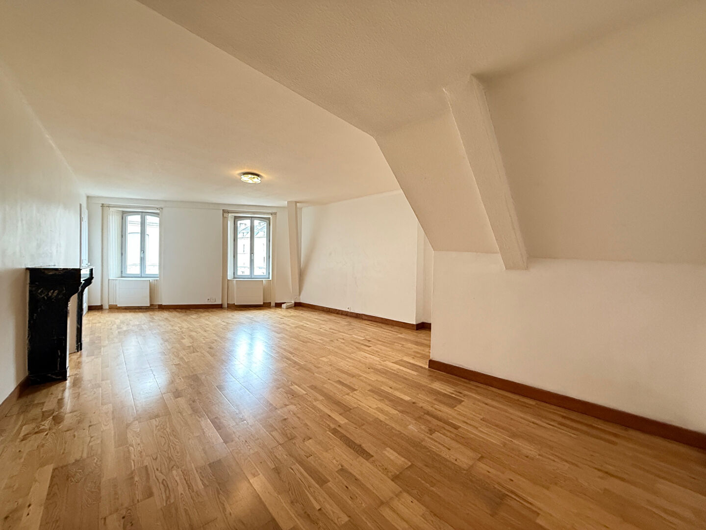 Photo Appartement Lons-Le-Saunier 2 pièces / 1 chambre / 70 m² image 2/6