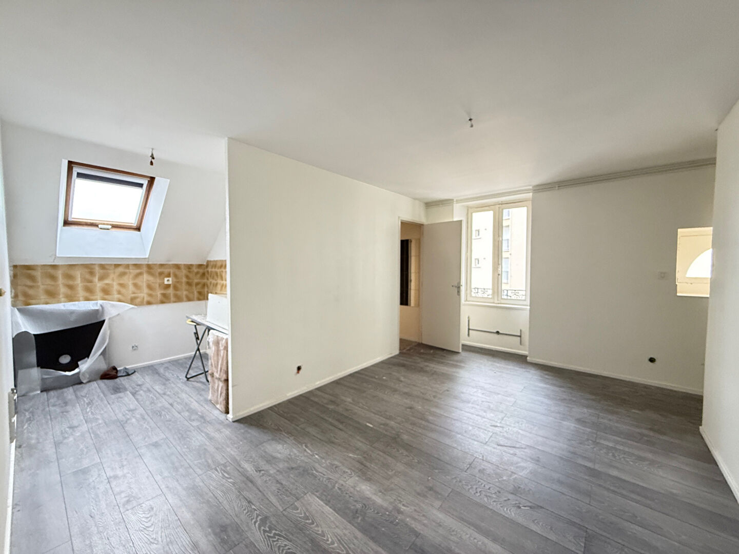 Appartement Lons-Le-Saunier 47.45 m² / 2 pièces / 1 chambres / + 150 m² combles aménageables