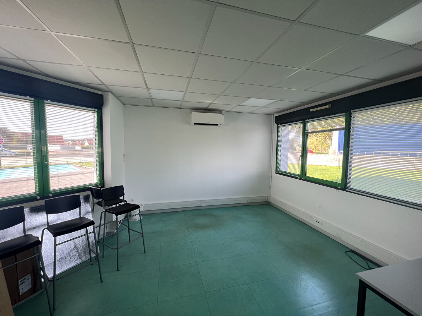Photo Ensemble de 2 ou 4 bureaux à louer à Vaivre Et Montoille avec parking image 4/6
