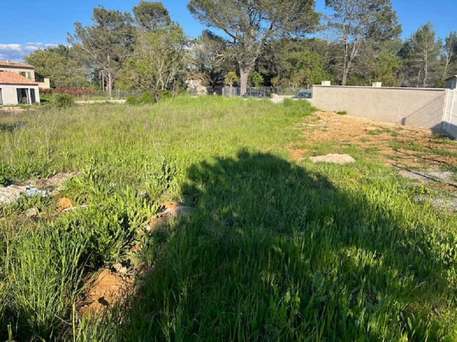 TERRAIN LOT 4  ST MAXIMIN LA STE BAUME - 604 m2