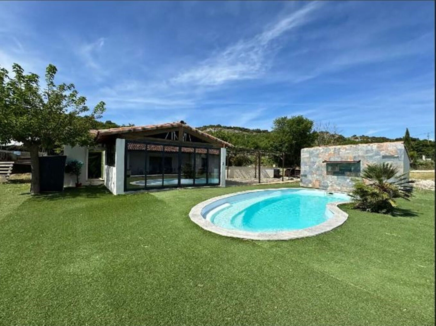 Maison à louer en  meublé de 5 pièces à Artigues