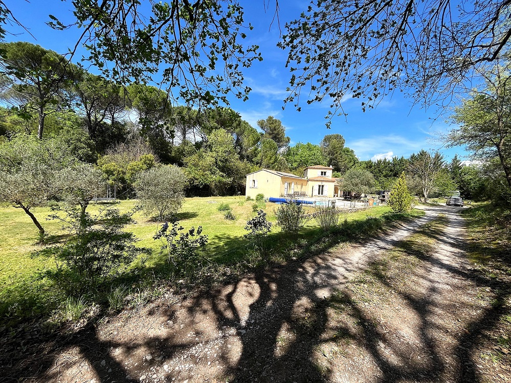 Maison  8 pièce(s) 165 m2 piscine 13 590 M²