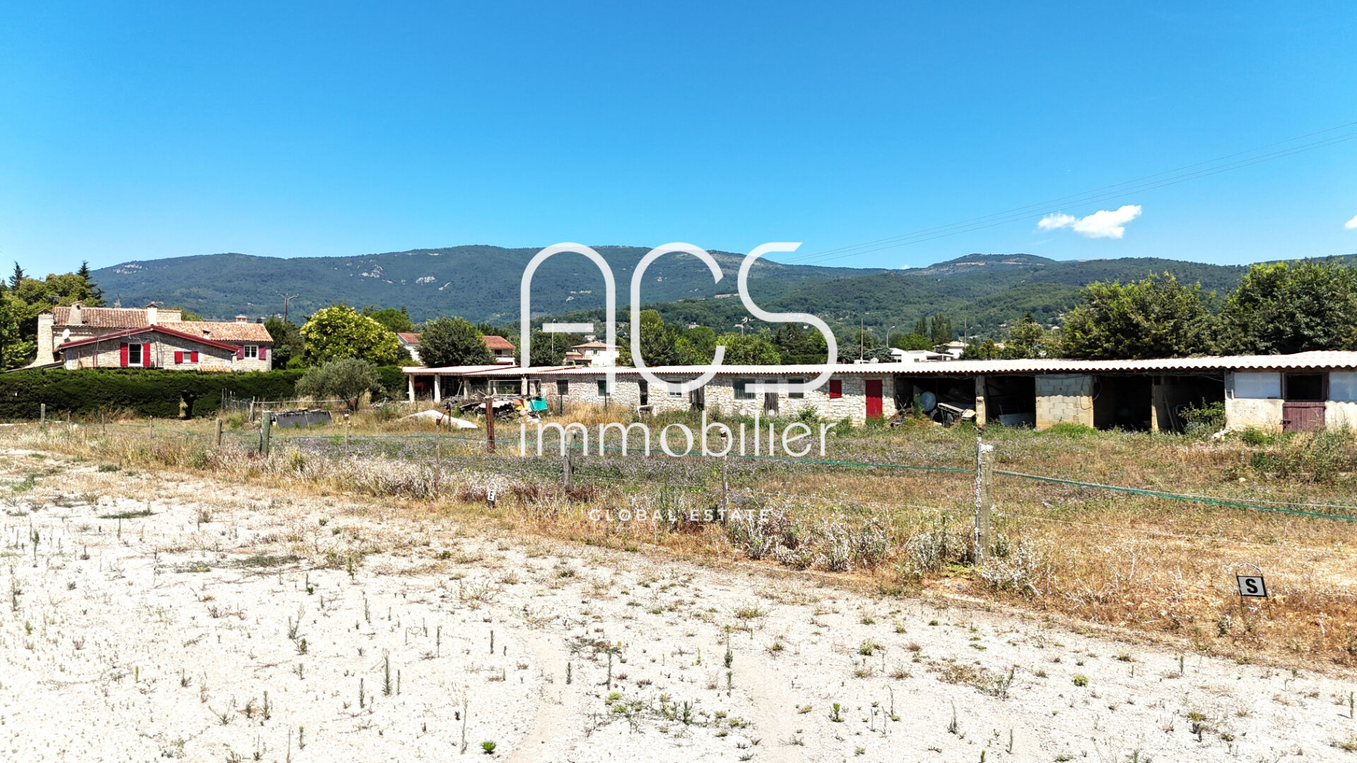 Photo Loft T3 de 167 m² avec dépendance, grand terrain et installations équestres ? Fayence (Var) image 3/6