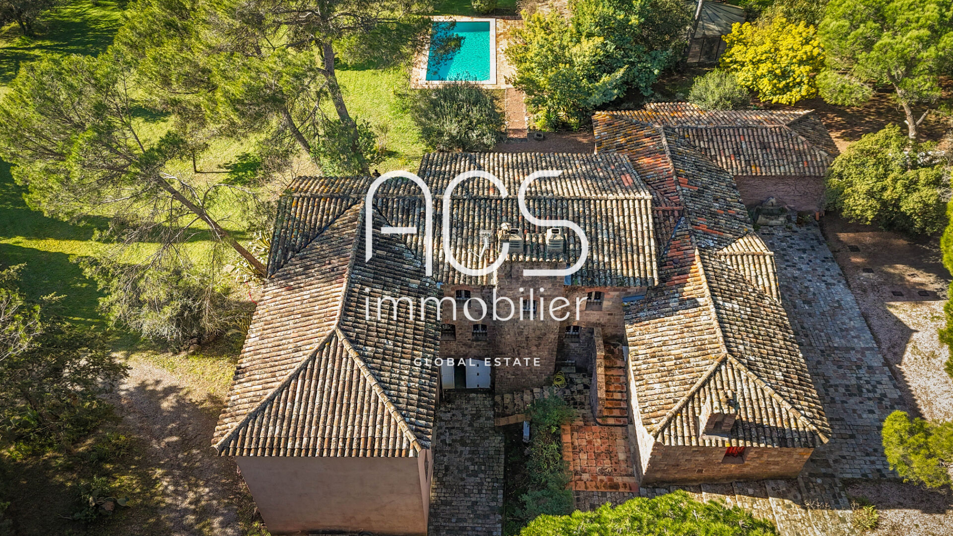 Photo VENTE VILLA SAINT RAPHAEL 8 PIECES et PARC de 10.000 m² - Propriété équestre exceptionnelle et son parc de 10.000 m² - Possibilité chevaux - Entre Cannes et St Tropez image 3/6