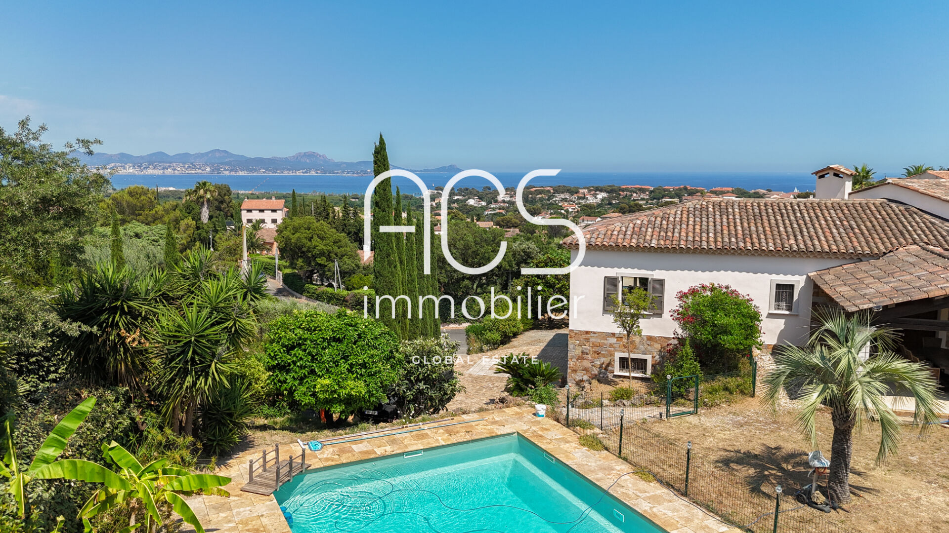 Vente Villa vue mer exceptionnelle piscine double garage jardin- 5 pièces 250 m2 - Saint-Aygulf