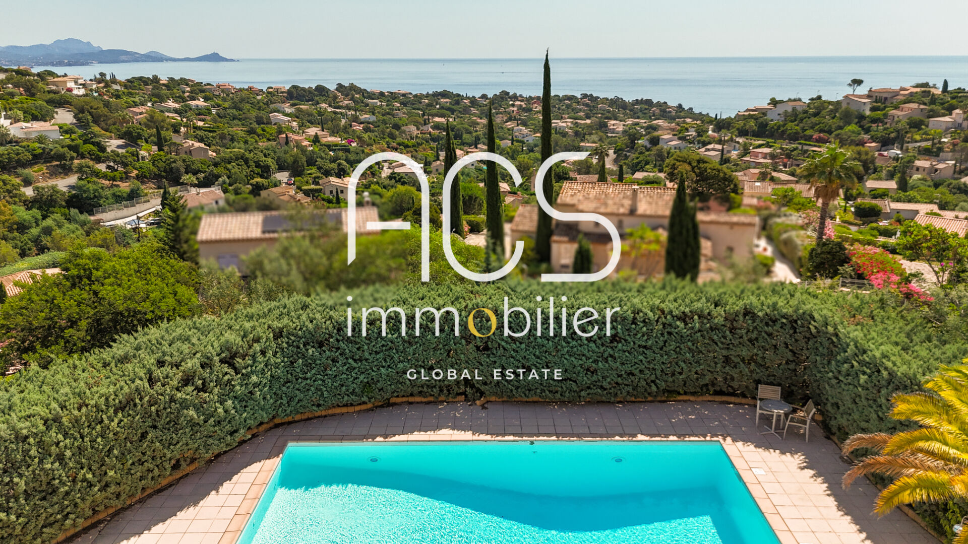 Photo Vente Villa 6 pièces vue mer Les Issambres avec piscine, garage et jardin. image 2/6