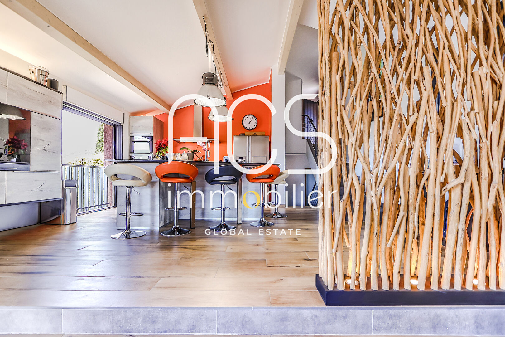 Photo Achat Vente - Villa rénovée 7 pièces Vue Mer et Vignes avec piscine, salle de sport, hammam, salle de cinéma et garage image 2/6