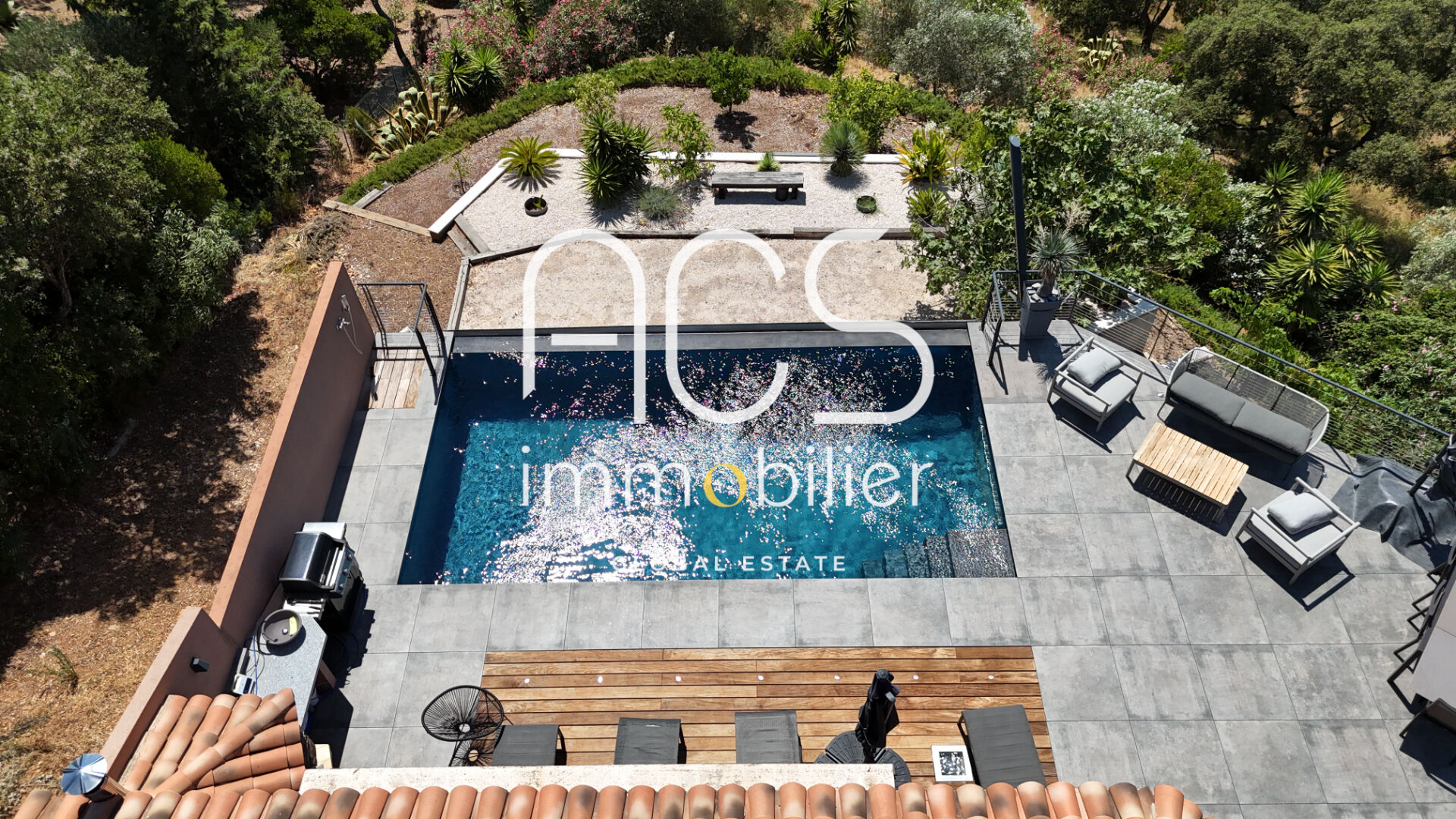 Photo Achat Vente - Villa rénovée 7 pièces Vue Mer et Vignes avec piscine, salle de sport, hammam, salle de cinéma et garage image 5/6